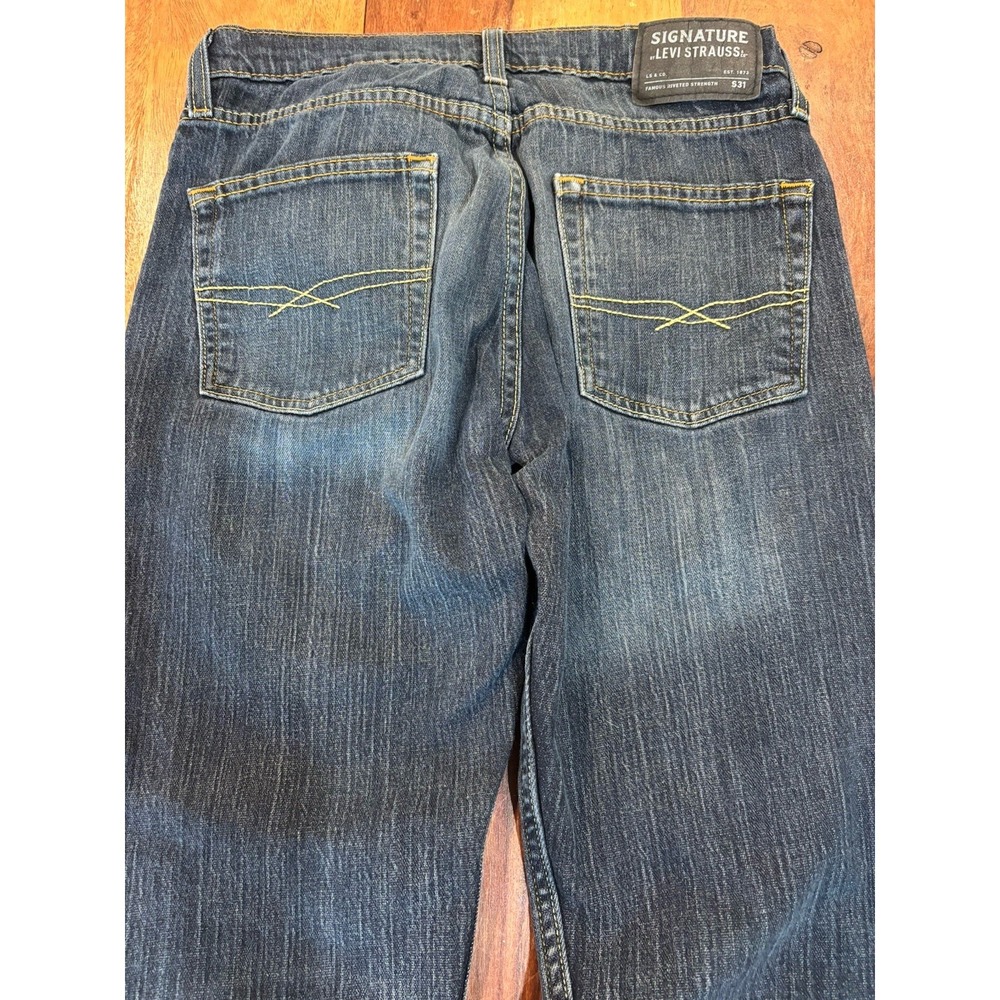 Signature LEVIS STRAUSS blue jeans slim straight medium rise size 30/26 womens